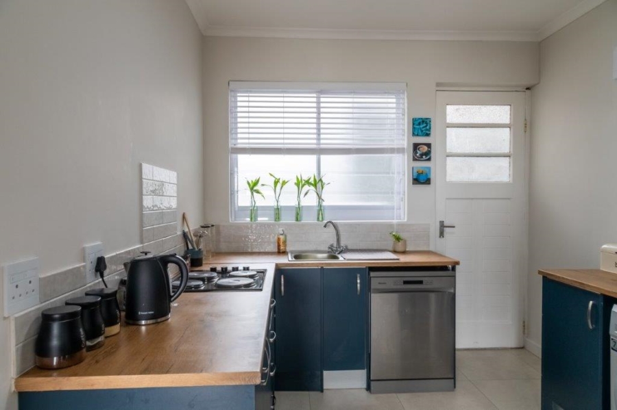 To Let 2 Bedroom Property for Rent in Muizenberg Western Cape